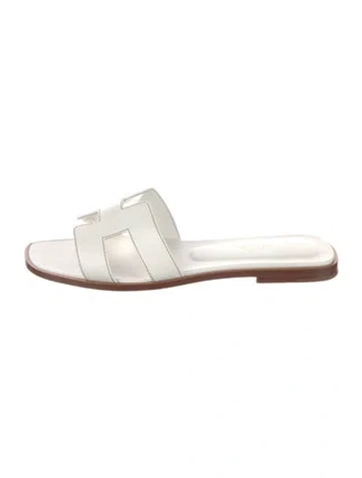 Pre-owned Hermes Oran H Logo Slides In White