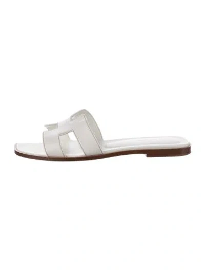 Pre-owned Hermes Oran H Logo Slides In White
