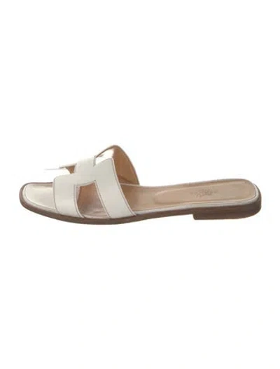 Pre-owned Hermes Oran H Logo Slides In White