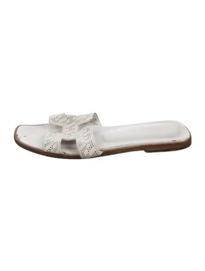 Pre-owned Hermes Oran H Logo Slides In White