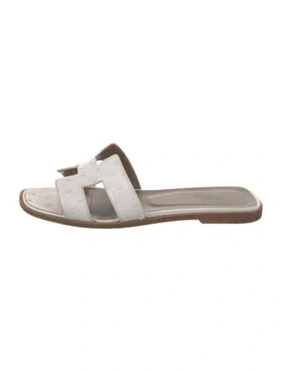 Pre-owned Hermes Oran H Logo Slides In White