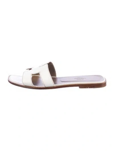 Pre-owned Hermes Oran H Logo Slides In White