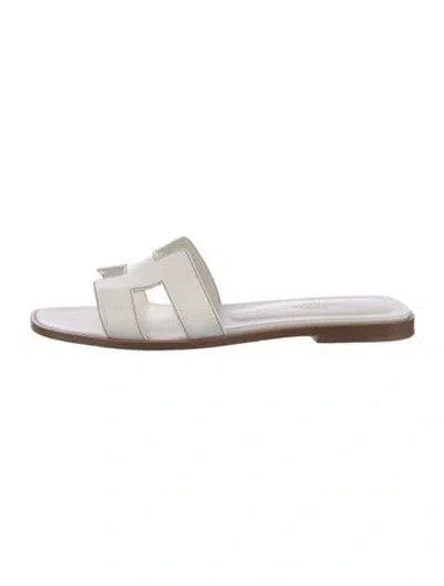 Pre-owned Hermes Oran H Logo Slides In White