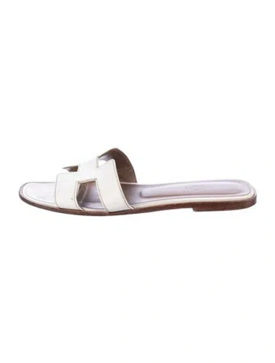 Pre-owned Hermes Oran H Logo Slides In White