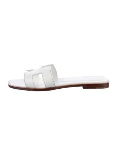 Pre-owned Hermes Oran H Logo Slides In White