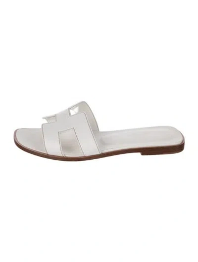 Pre-owned Hermes Oran H Logo Slides In White