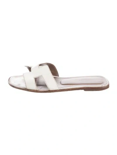 Pre-owned Hermes Oran H Logo Slides In White