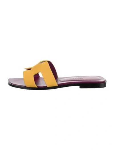 Pre-owned Hermes Oran H Logo Slides In Yellow
