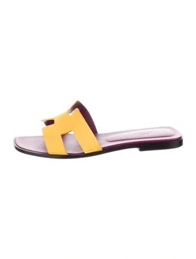 Pre-owned Hermes Oran H Logo Slides In Yellow