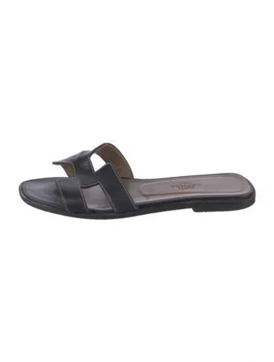 Pre-owned Hermes Oran Leather Slides In Black