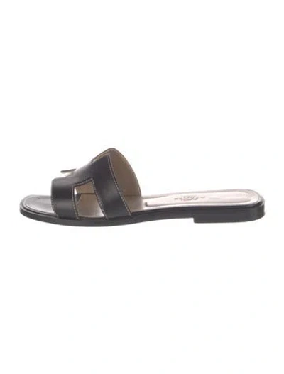 Pre-owned Hermes Oran Leather Slides In Black