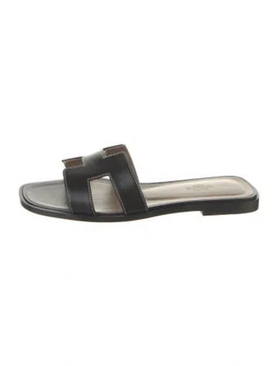 Pre-owned Hermes Oran Leather Slides In Black