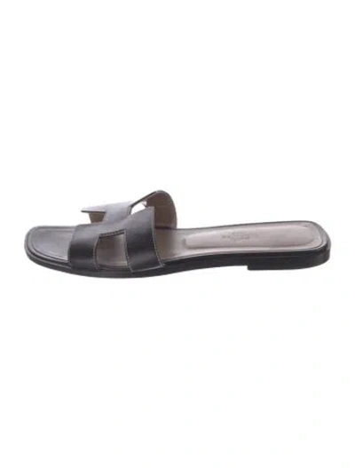Pre-owned Hermes Oran Leather Slides In Brown