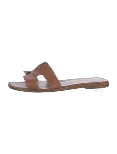 Pre-owned Hermes Oran Leather Slides In Brown
