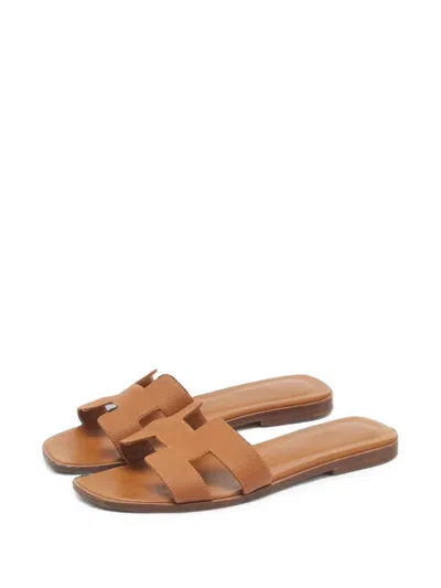 Pre-owned Hermes Oran Leather Slides In Brown