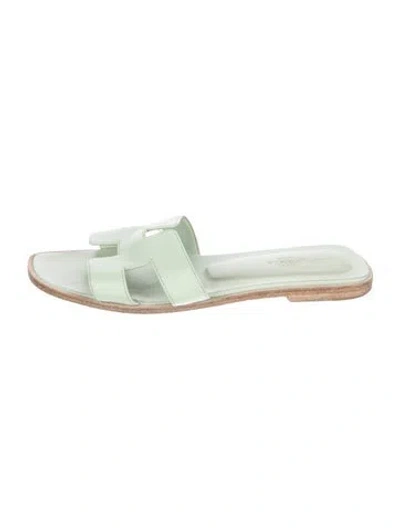 Pre-owned Hermes Oran Leather Slides In Green