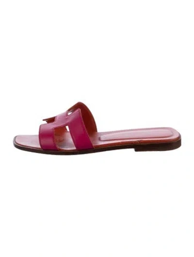 Pre-owned Hermes Oran Leather Slides In Pink
