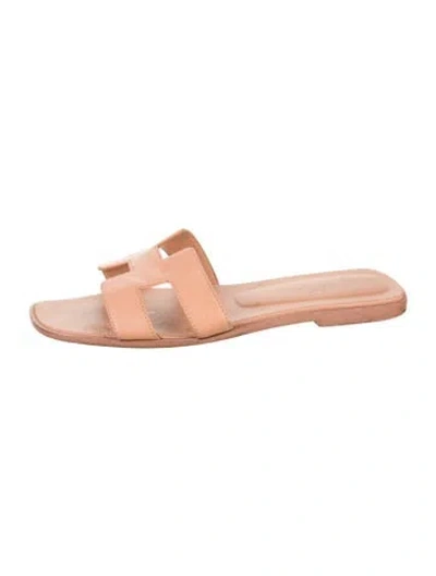Pre-owned Hermes Oran Leather Slides In Pink