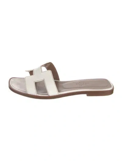 Pre-owned Hermes Oran Leather Slides In White