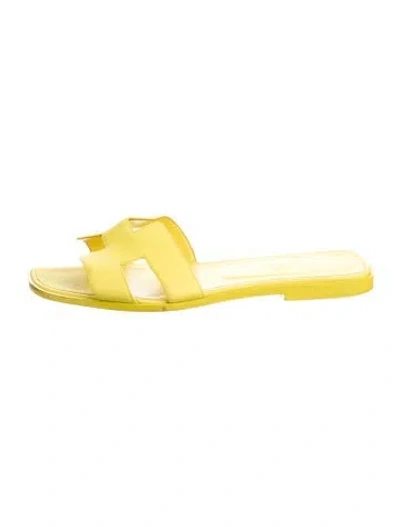 Pre-owned Hermes Oran Leather Slides In Yellow
