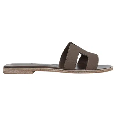 Pre-owned Hermes Oran Sandals Etoupe Epsom Leather Flat Shoes 39.5 In Gray