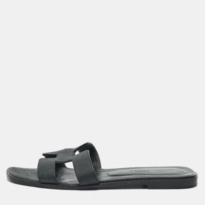 Pre-owned Hermes Hermès Oran Size 36.5 Black Grained Leather Flat Slide