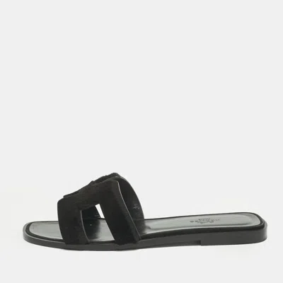 Pre-owned Hermes Oran Size 37.5 Black Fur Flat Slides