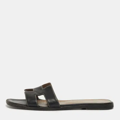 Pre-owned Hermes Oran Size 37.5 Black Leather Flat Slide