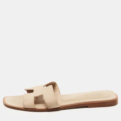 Pre-owned Hermes Oran Size 37.5 Grey Leather Flat Slides In Gray