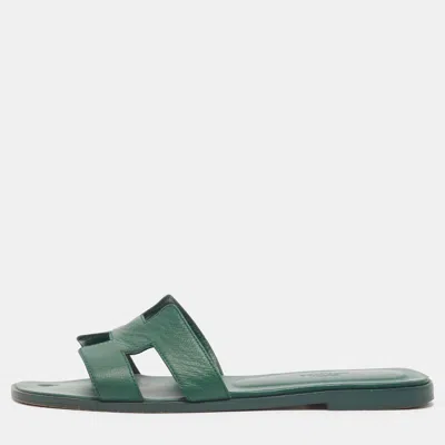 Pre-owned Hermes Oran Size 38 Green Leather Flat Slides