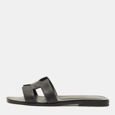 Pre-owned Hermes Oran Size 39 Black Leather Flat Slide