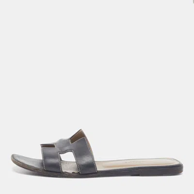 Pre-owned Hermes Oran Size 40 Black Leather Flat Slide