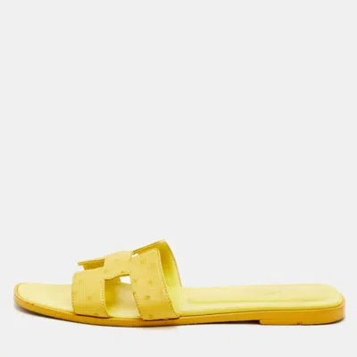 Pre-owned Hermes Oran Size 41 Yellow Ostrich Leather Flat Slide Sandals