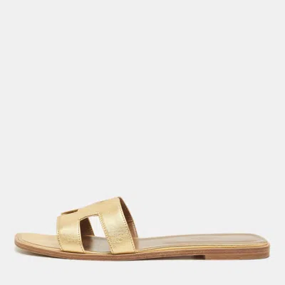 Pre-owned Hermes Oran Size 42 Gold Leather Flat Slide Sandals