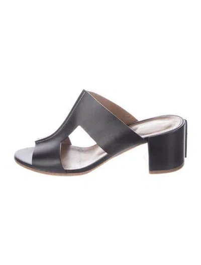 Pre-owned Hermes Ostia Leather Slides In Black