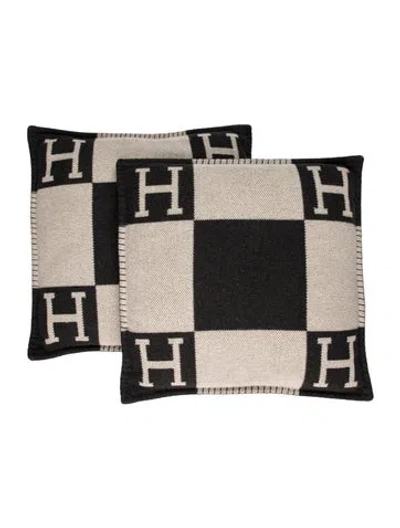 Pre-owned Hermes Pair Of Avalon Throw Pillows In Neutral