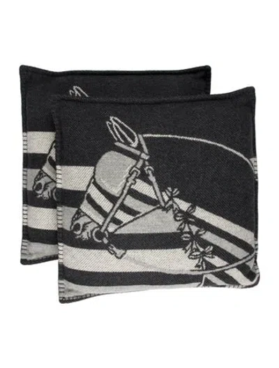 Pre-owned Hermes Pair Of Couvertures Nouvelles Throw Pillows In Gray