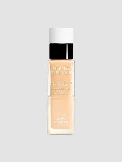 Hermes Hermès Plein Air Luminous Matte Skin Care Foundation In 27 Epicea