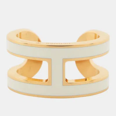 Pre-owned Hermes Pop H Blanc Lacquered Metal Yellow Gold Plated Ear Cuff