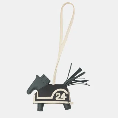 Pre-owned Hermes Rodeo Robeo 24 Pm Vert Mangrove Black Craie Lambskin Bag Charm In Sand
