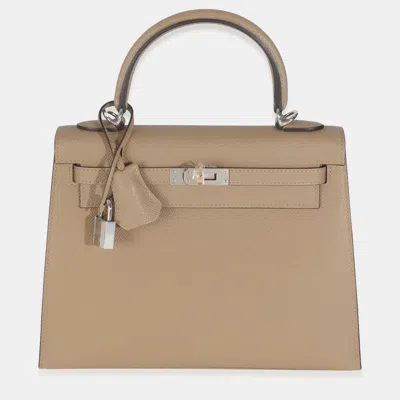 Pre-owned Hermes Sellier Kelly 25 Poussiere Epsom Bag In White