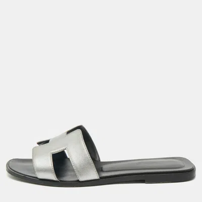 Pre-owned Hermes Silver Leather Oran Flat Slides Size 39