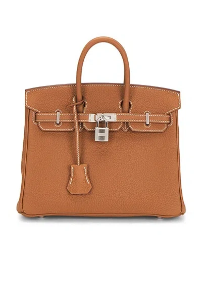 Pre-owned Hermes Togo Birkin 25 Handbag In Gold