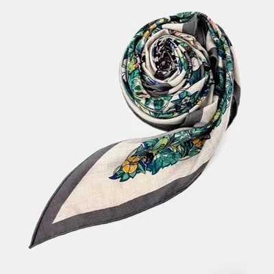 Pre-owned Hermes Triangle Muffler In Multi