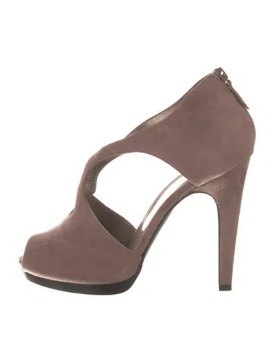 Pre-owned Hermes Vintage Leather D'orsay Pumps In Brown