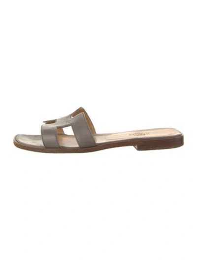 Pre-owned Hermes Vintage Oran Slides In Gold/metallic