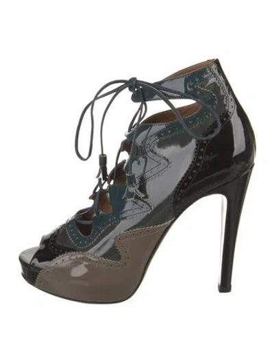 Pre-owned Hermes Vintage Patent Leather Pumps In Blue