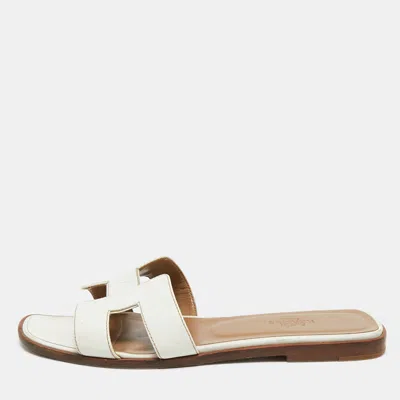 Pre-owned Hermes White Leather Oran Flat Slides Size 37
