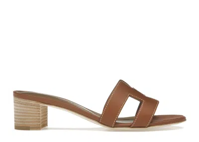 Pre-owned Hermes Women's  Oasis Calfskin Sneakers In Gold