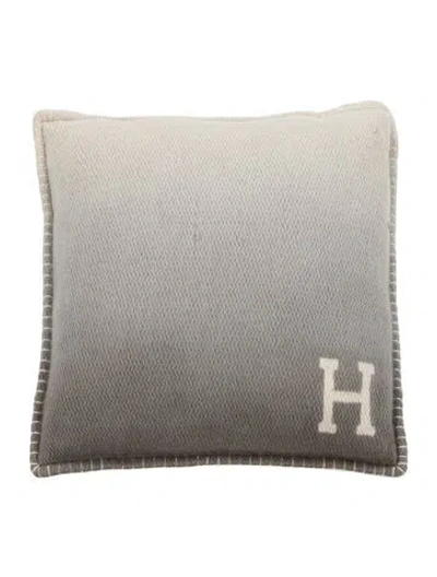 Pre-owned Hermes Yack'n'dye Throw Pillow In Neutrals